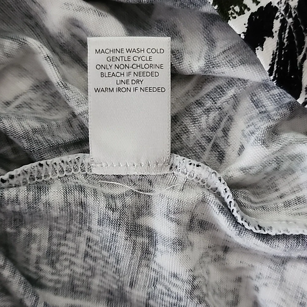 NWT. Christopher & Banks. Short sleeve print top. XL - Picture 6 of 7